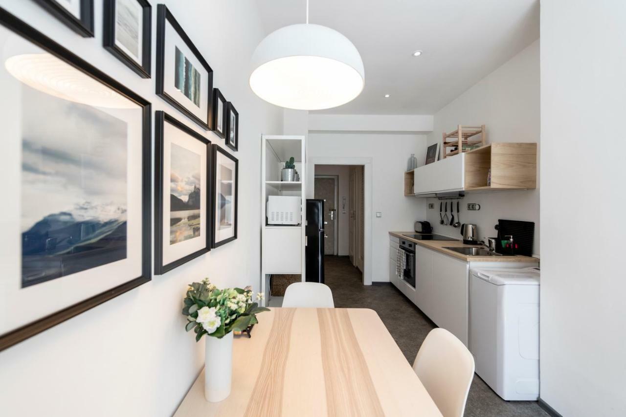Apartment Slavikova 11 Praag Buitenkant foto