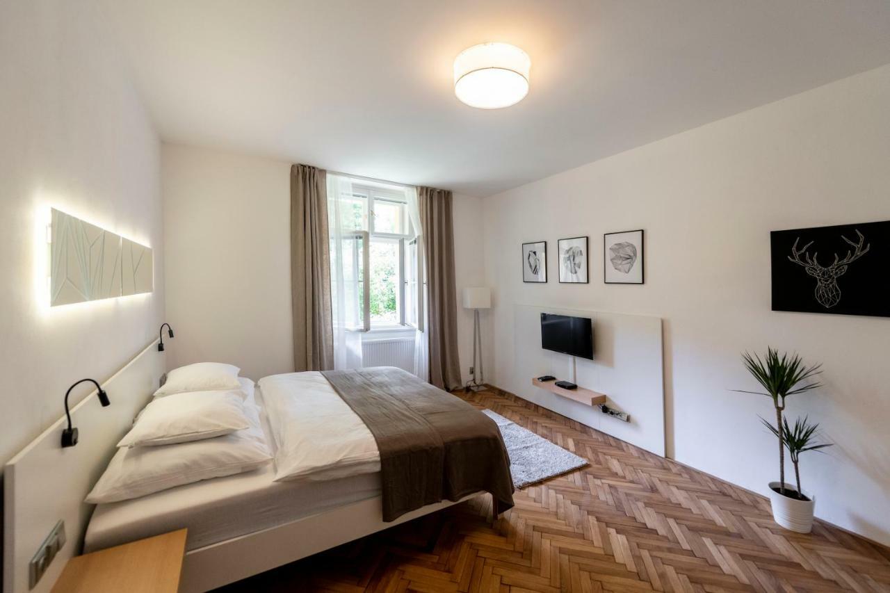 Apartment Slavikova 11 Praag Buitenkant foto